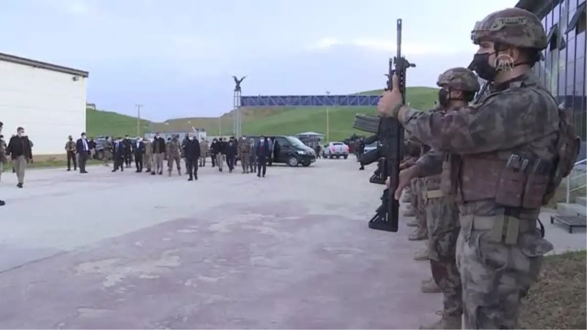 İçişleri Bakanı Süleyman Soylu, Hakkari\'de özel harekat polisleriyle bayramlaştı Açıklaması