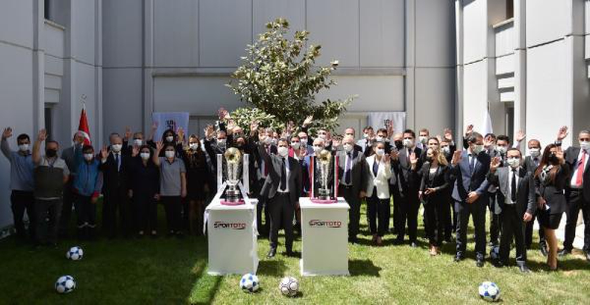 Süper Lig ve TFF 1. Lig\'de şampiyonluk kupaları hazır