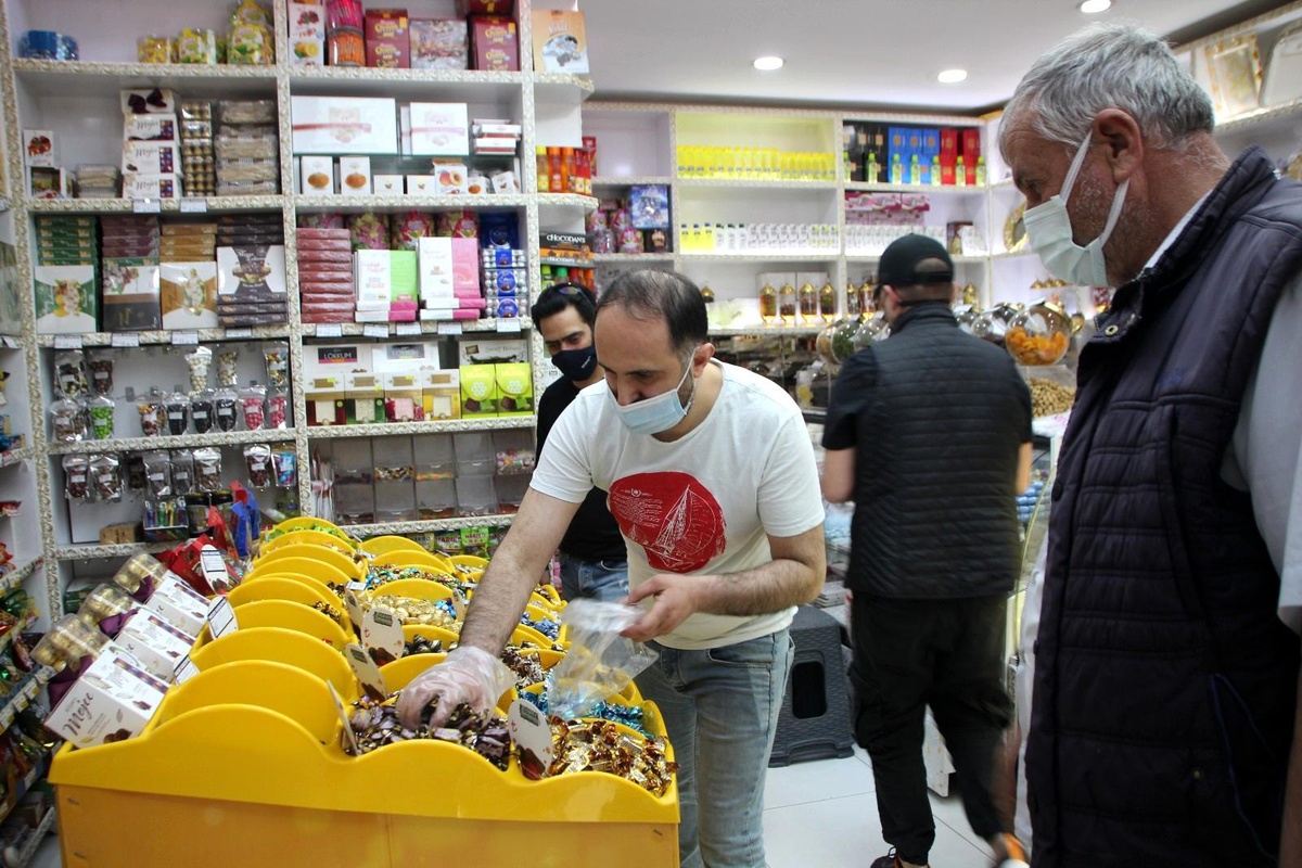 Tatlı ve şekerler yine tezgahtaki yerini aldı