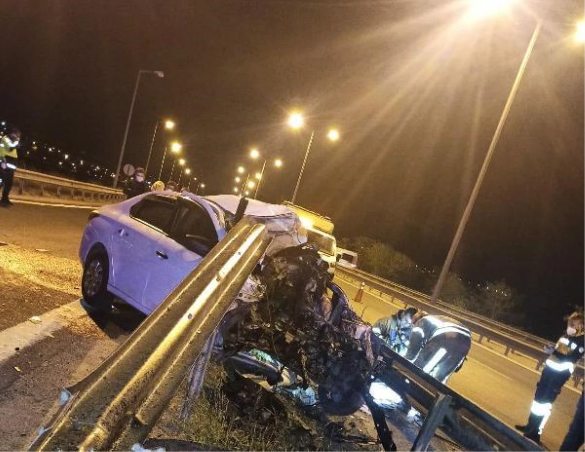 Bariyere çarpan otomobilin motoru yerinden fırladı, sürücü yaşamını yitirdi