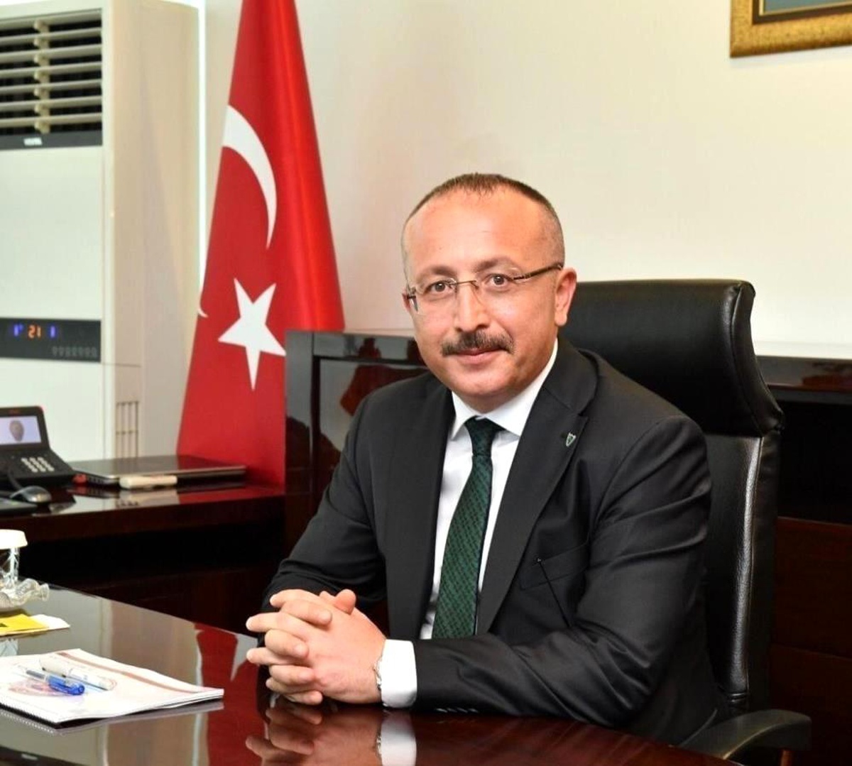 Vali Atik, "Bayramları, bayram yapan bu günlerin bize yaşattığı derin manevi duygulardır"