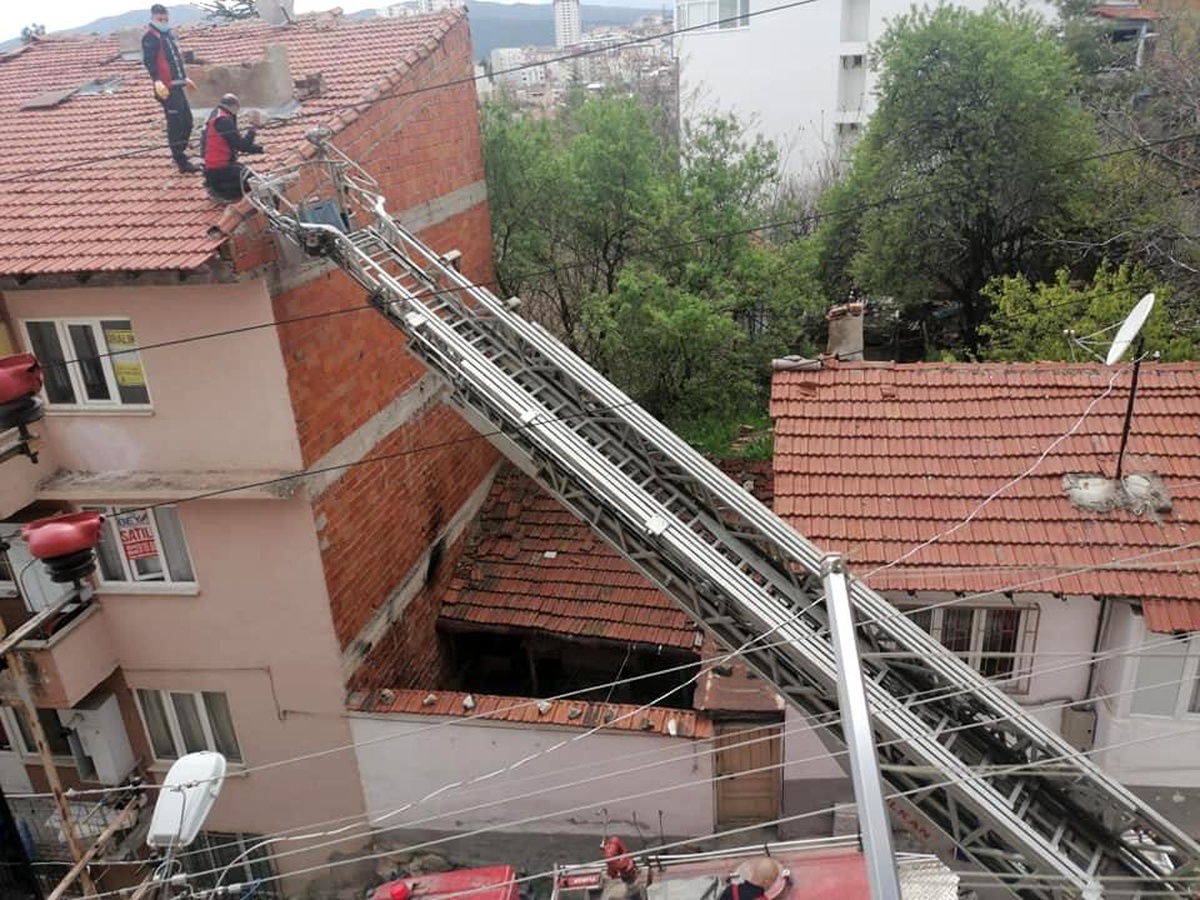 Vatandaşın yardımına itfaiye ekipleri yetişti