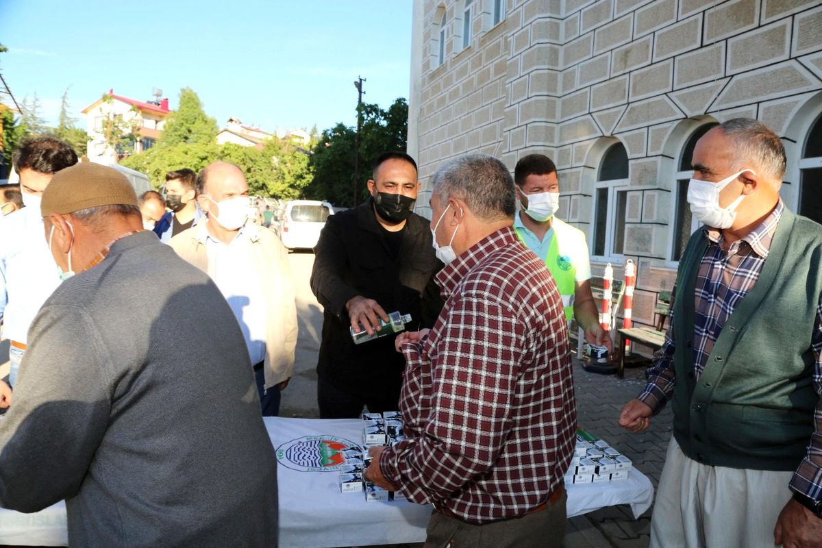 Başkan Yılmaz, vatandaşlarla gönül selamıyla bayramlaştı