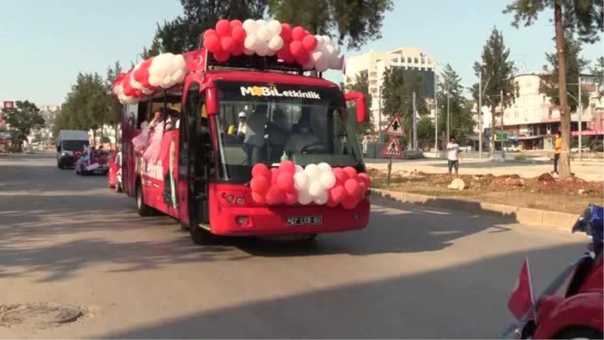"Bayram Neşesi Mobil Otobüs Konserleri" Antalya sokaklarını renklendirdi