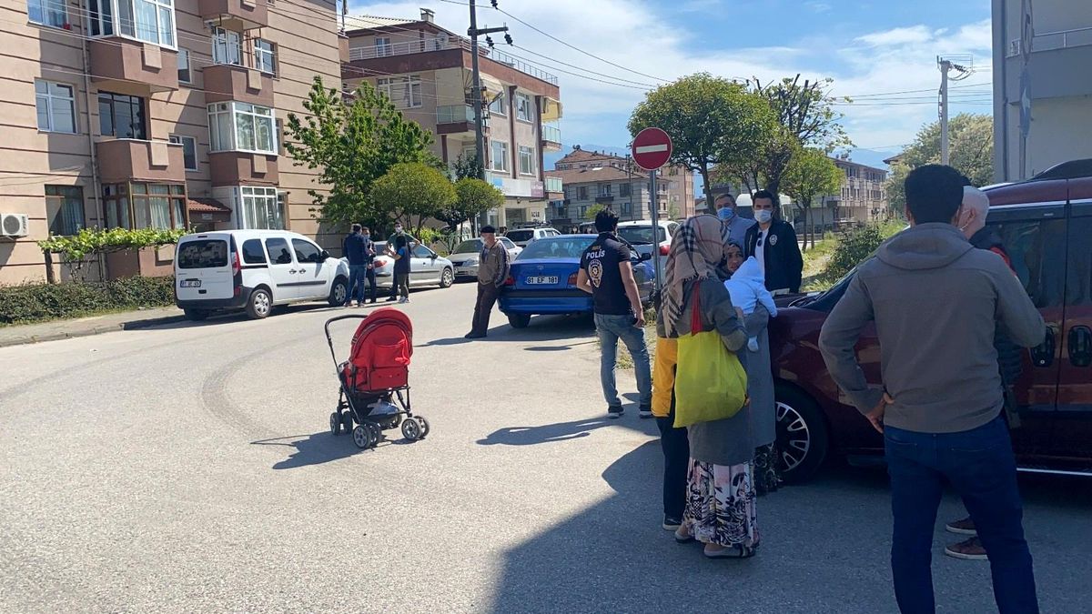 Bebek arabası ile hırsızlık yaptılar
