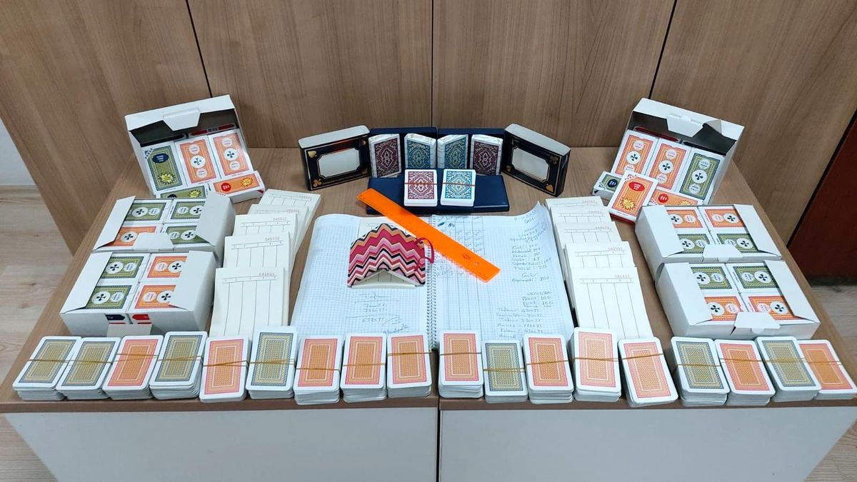 Çorum\'da dernek lokalinde kumar oynayan 9 kişi suçüstü yakalandı