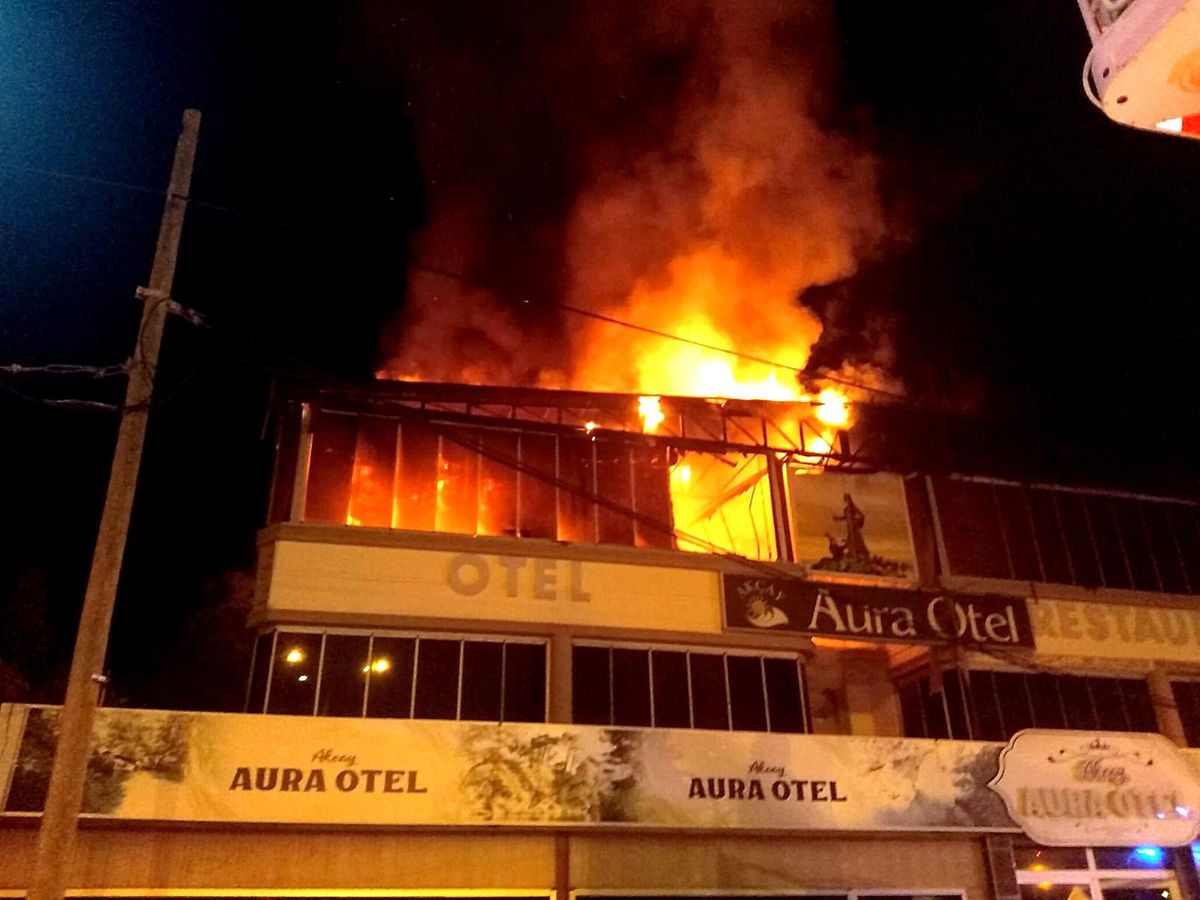 Son dakika haberleri! Edremit\'te otel yangını