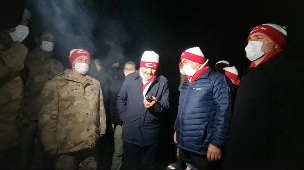 Erbaş, 3480 rakımlı üs bölgesindeki askerlere dua edip bayramlarını kutladı