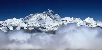 Everest'e tırmanan iki dağcı, 'kar körlüğü ve yorgunluk' nedeniyle yaşamını yitirdi