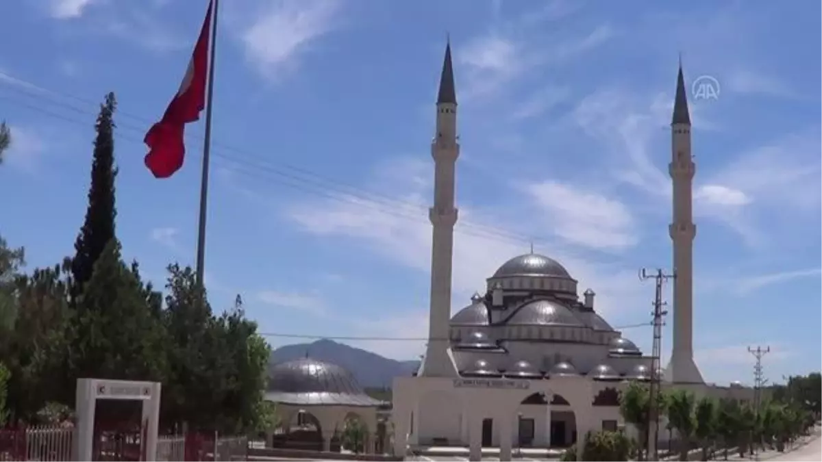 GAZİANTEP - Mehmetçik, Gaziantepli şehit annesini oğlunun sembolik mezarına götürdü