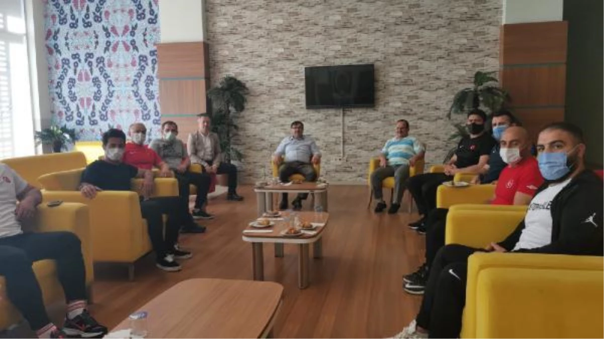 Güreş Federasyonu Başkanı Aydın, Gençler Grekoromen Milli Takımı\'nı ziyaret etti