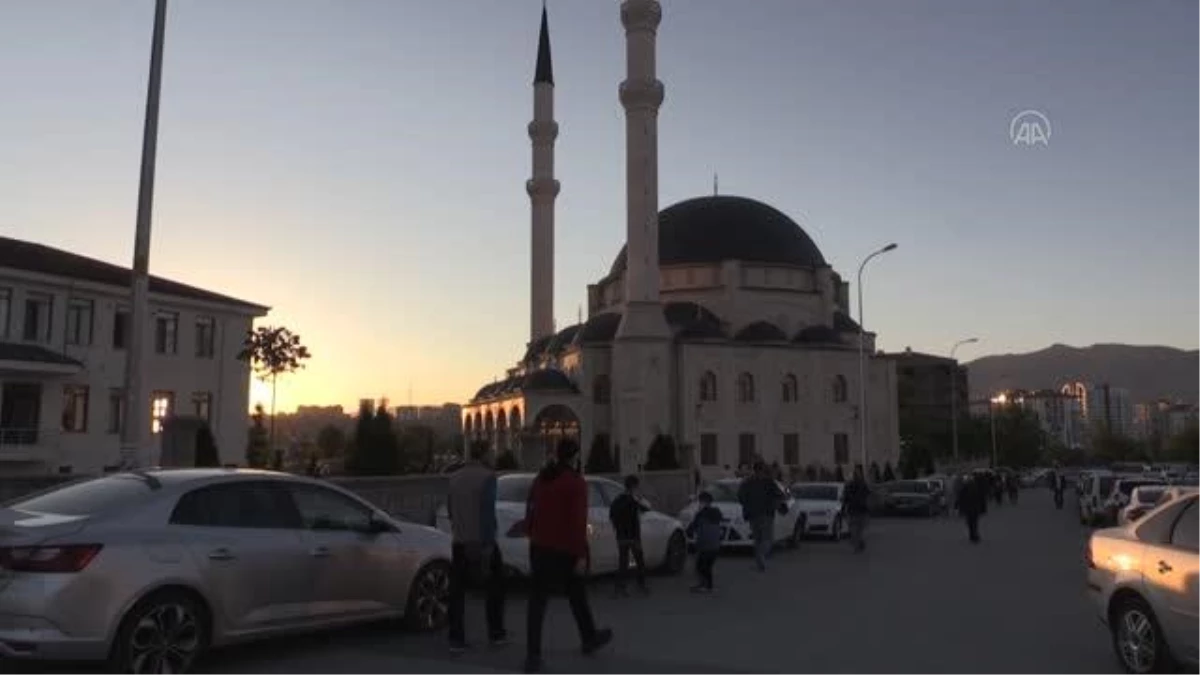 İç Anadolu\'da Ramazan Bayramı namazı kılındı