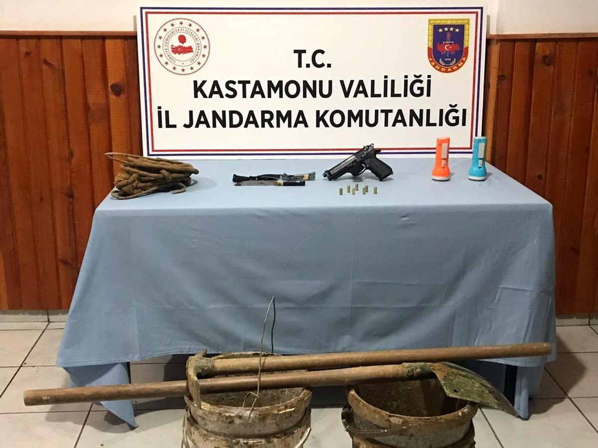 İzinsiz kazı yapan 7 kişi gözaltına alındı