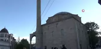 Kosova'da Covid-19 gölgesinde bayram namazı kılındı