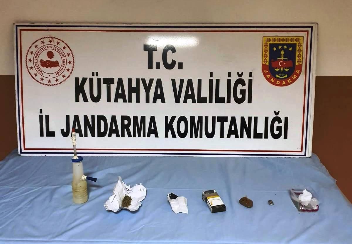 Kütahya\'da bir şüphelinin üzerinde uyuşturucu ele geçirildi