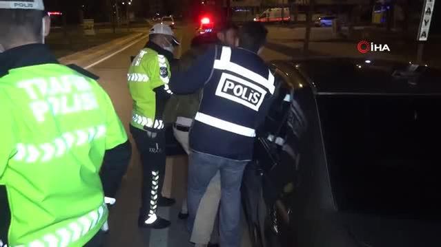 Sevgilisini kaçırırken yakalandı, polisi çileden çıkardı: CD'mi verin bana Sevgilisini kaçırırken yakalandı, polisi çileden çıkardı: CD'mi verin bana