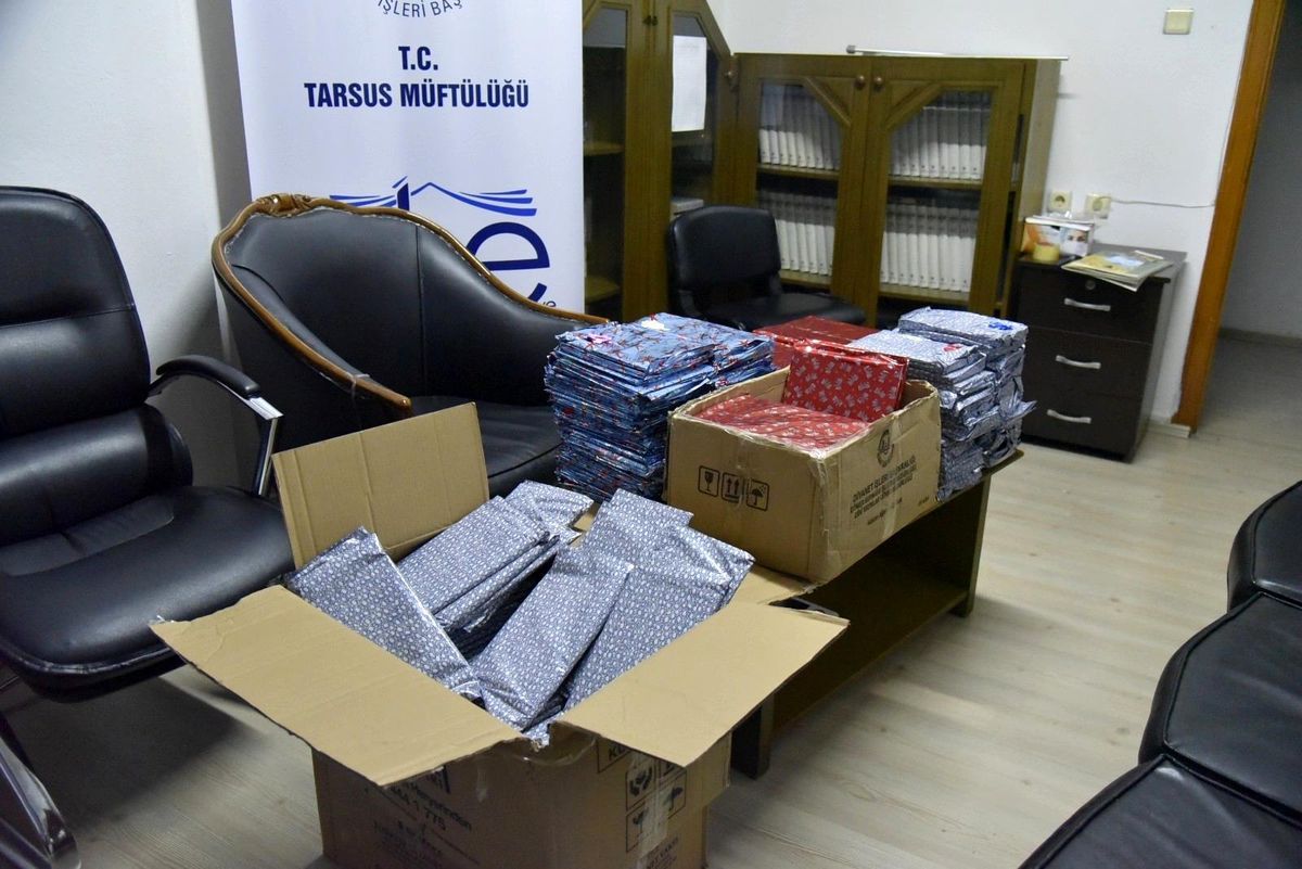 Tarsus\'ta 447 yetim sevindirildi