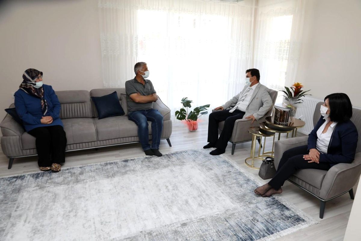Vali Aslantaş, Ramazan Bayramı\'nın ilk gününü şehit ve gazi aileleri ile birlikte geçirdi