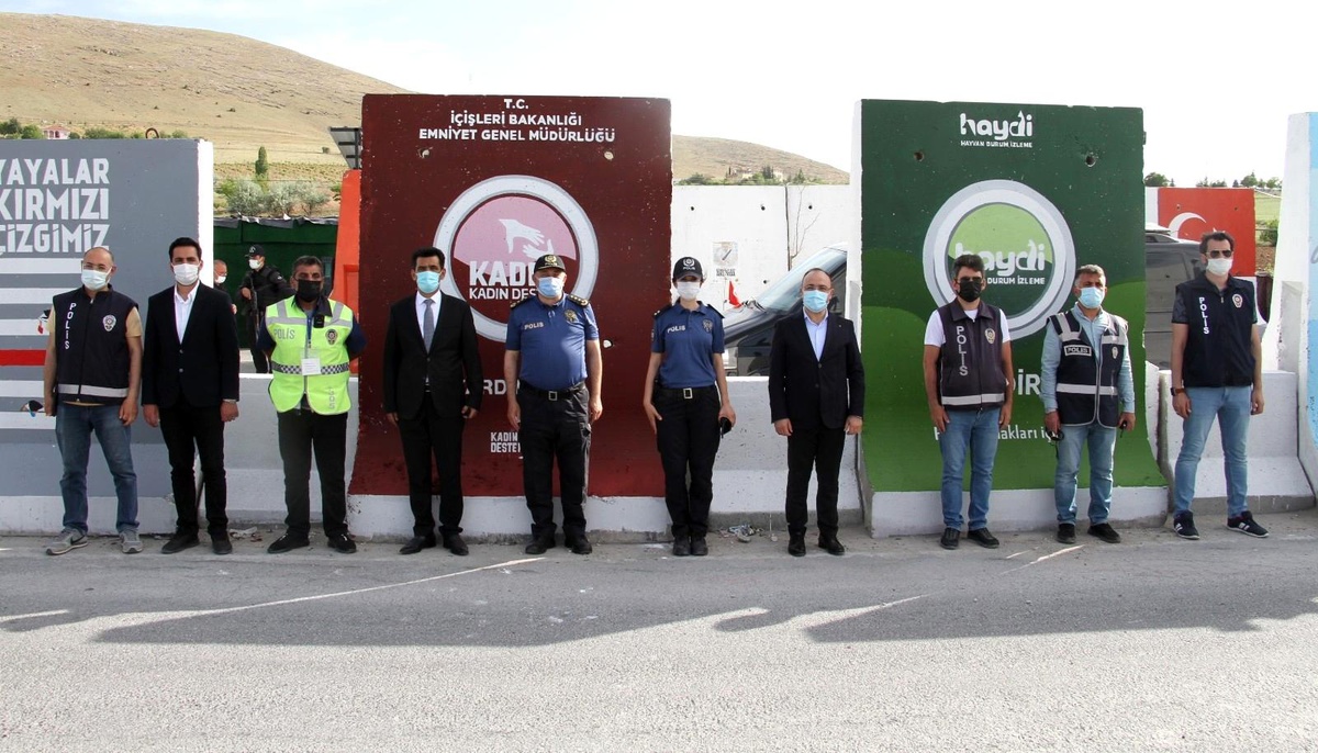 Vali Erkaya Yırık, güvenlik güçlerinin bayramını kutladı