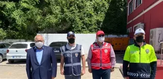 Vali Yardımcısından polislere çikolata ikramı