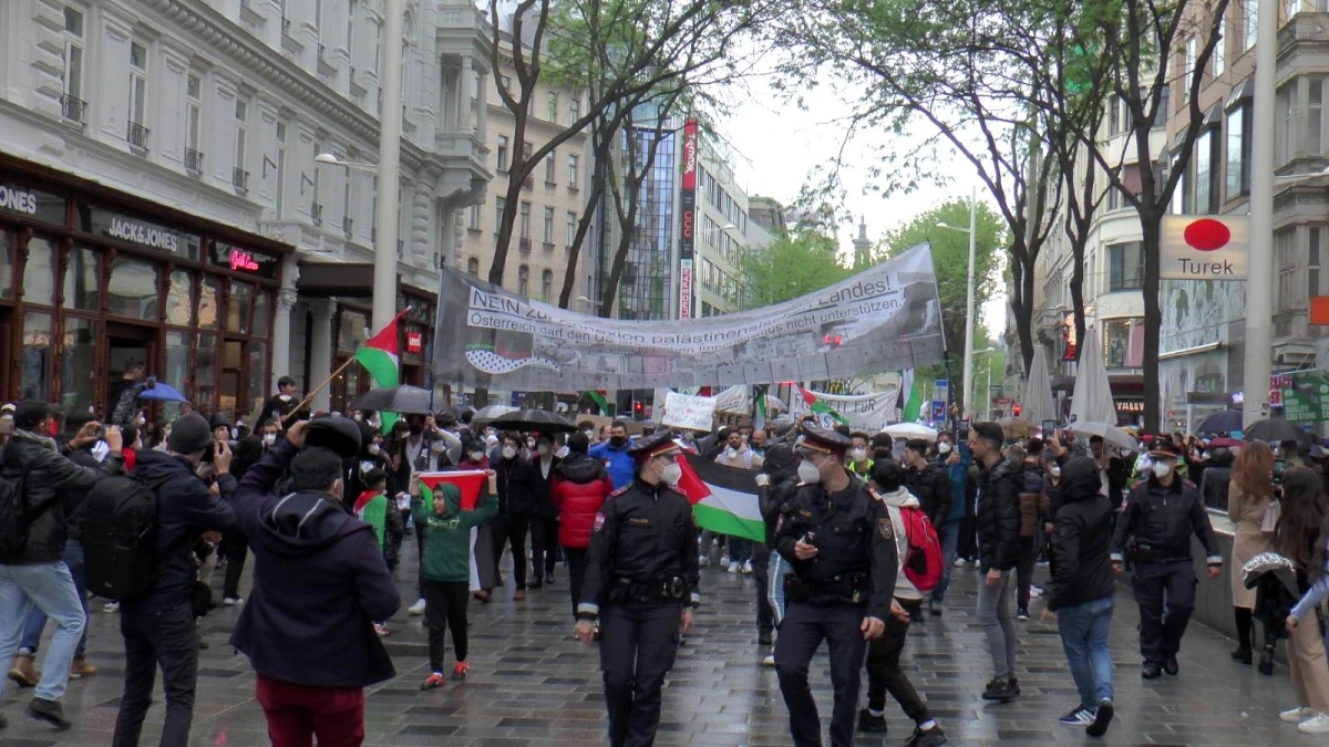 Viyana\'da İsrail karşıtı protesto