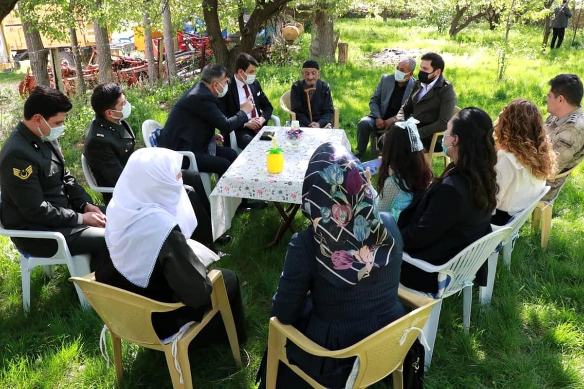 Ahlat\'ta şehit ailelerine bayram ziyareti