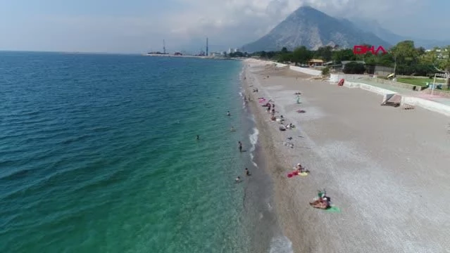 Antalya'da sahil turistlerin