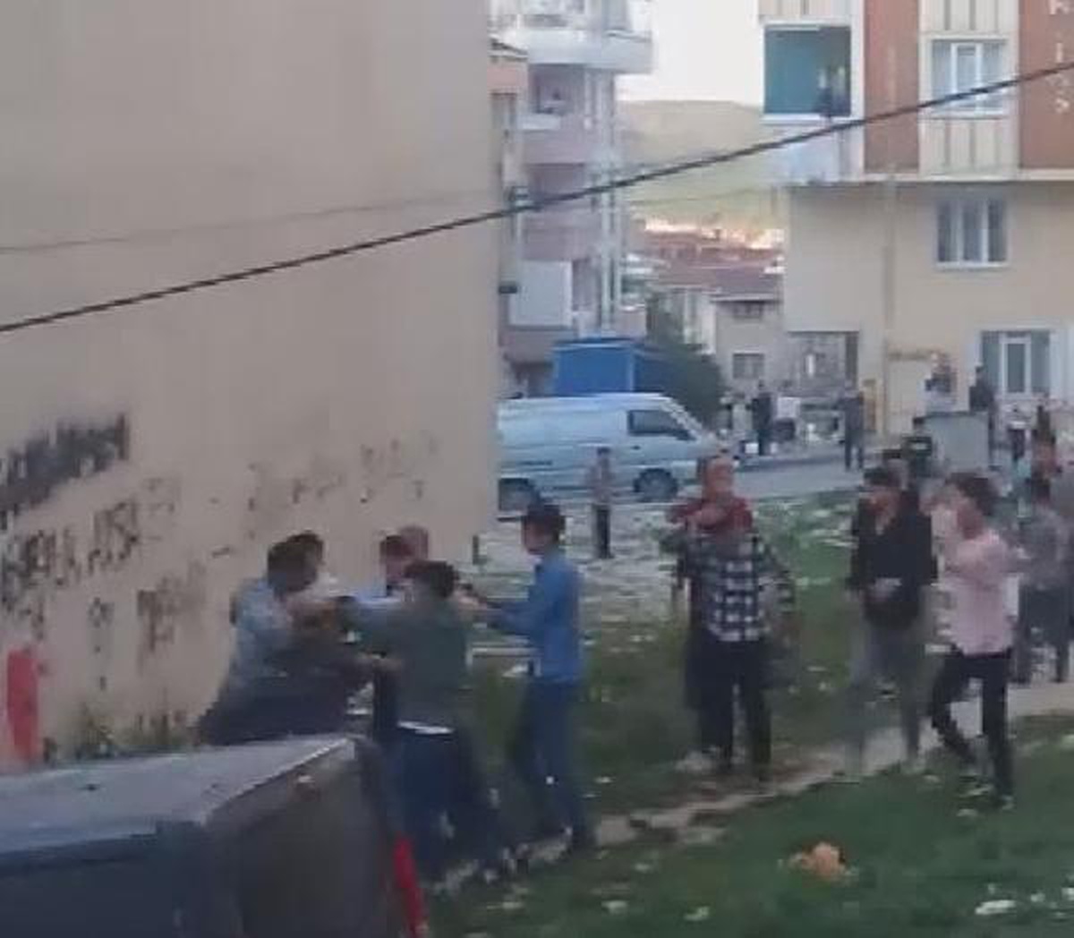 Arnavutköy\'de bıçaklanarak öldürülen 19 yaşındaki genci böyle darp etmişler