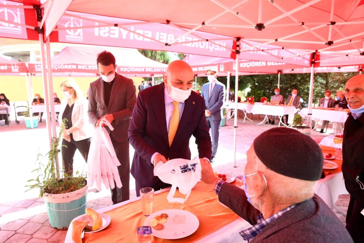 Başkan Altınok, huzurevindeki yaşlıların bayramını kutladı