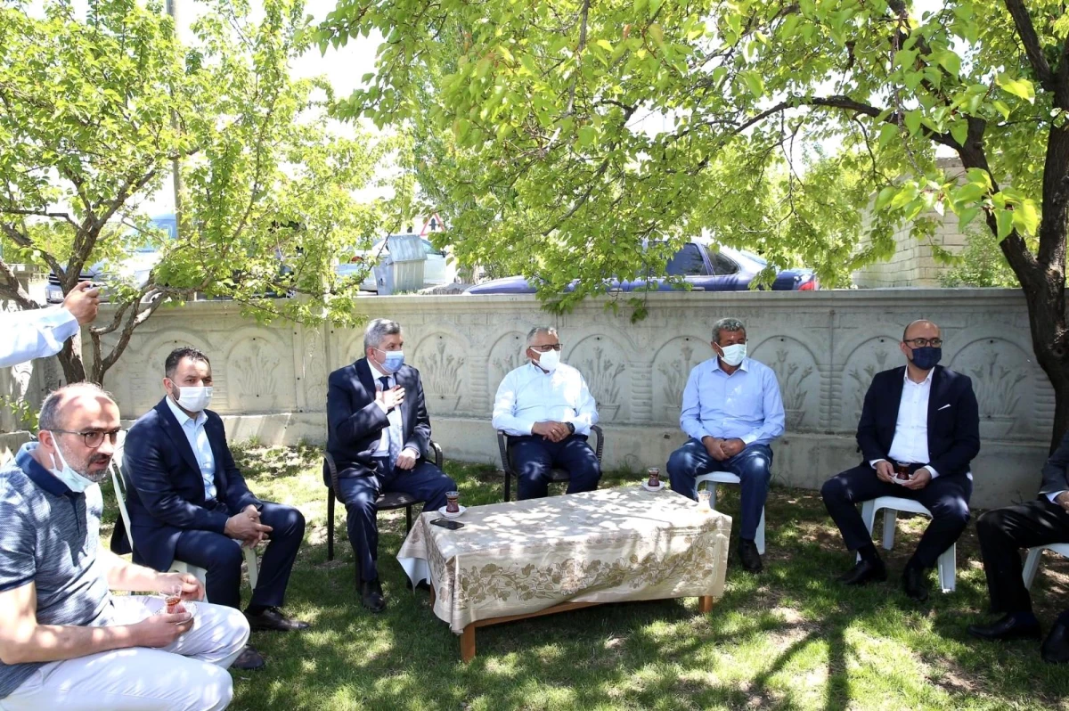 Son dakika haber: Başkan Büyükkılıç Bünyan\'da Şehit Cennet Yiğit\'in ailesiyle bayramlaştı