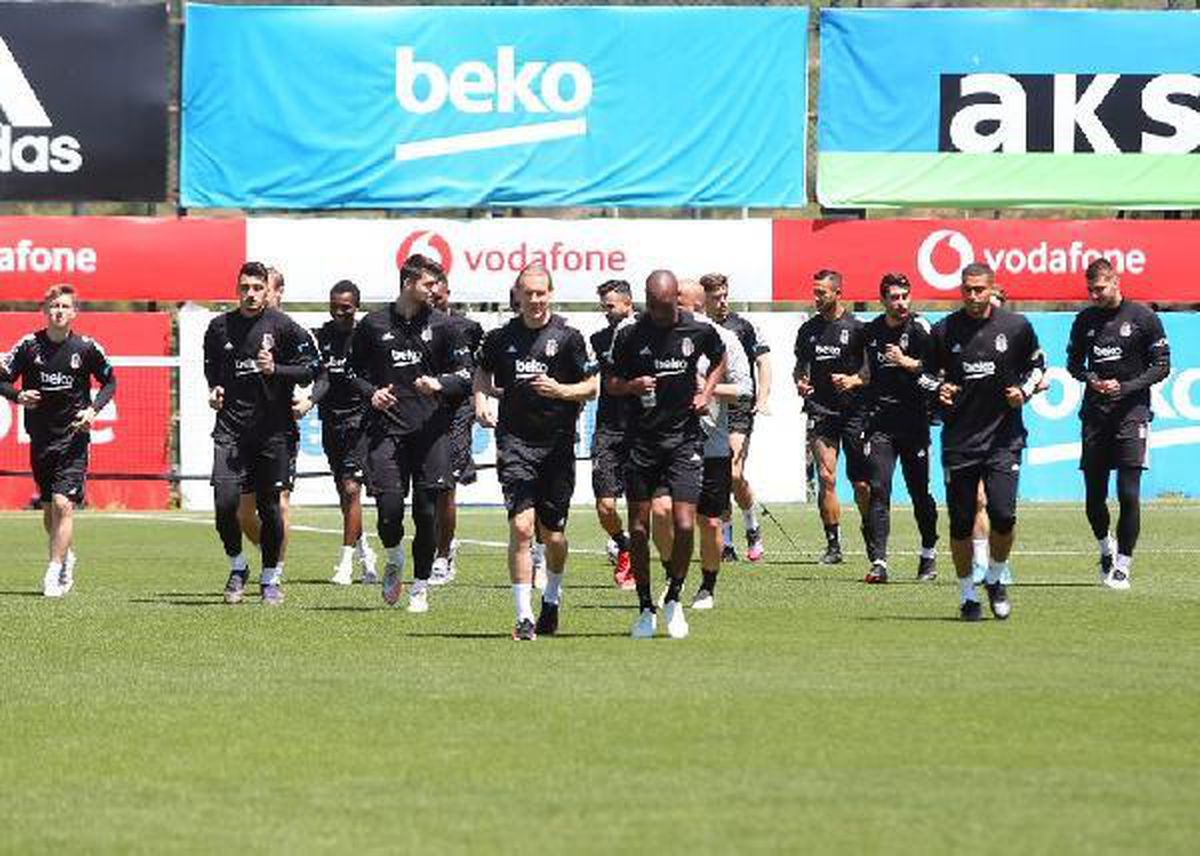 Beşiktaş çifte kupa için İzmir\'e uçuyor