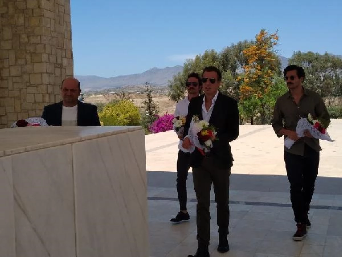"Bir Zamanlar Kıbrıs"ın oyuncuları, Dr. Fazıl Küçük ve Rauf Denktaş\'ın anıt mezarını ziyaret etti