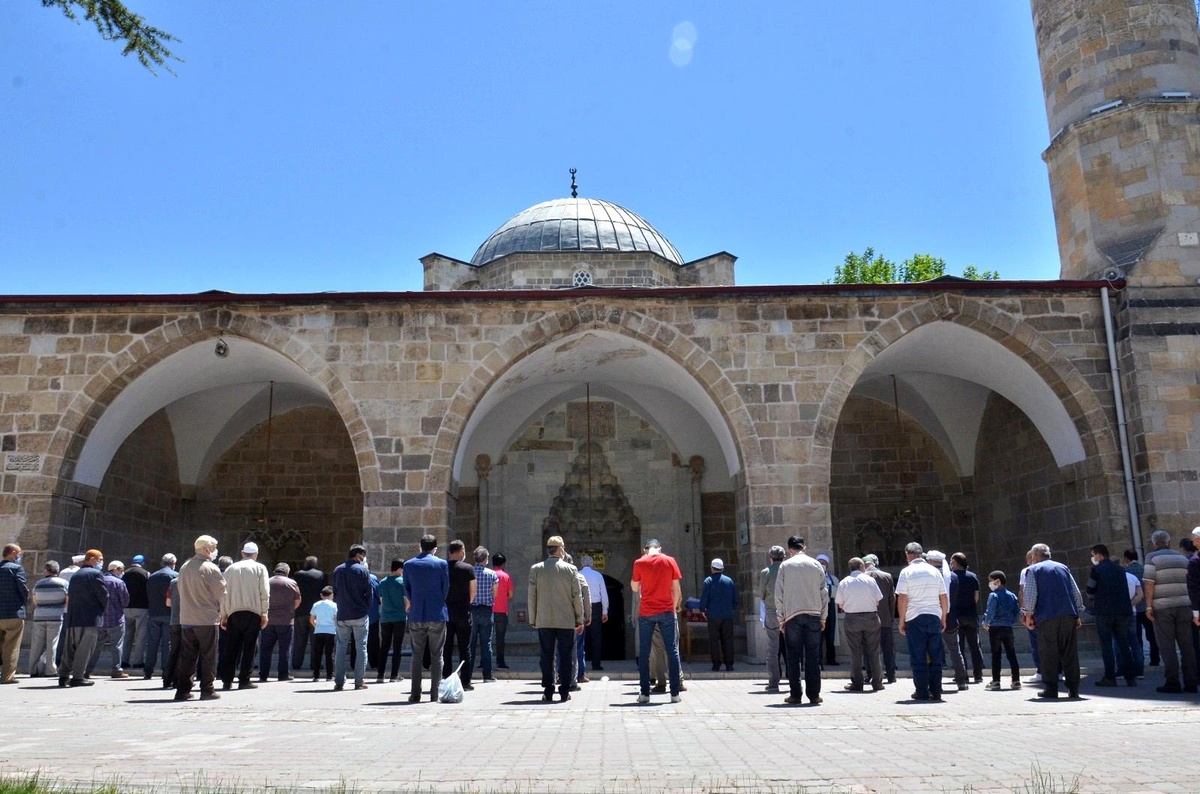 Filistin\'de hayatını kaybedenler için gıyabi cenaze namazı kılındı