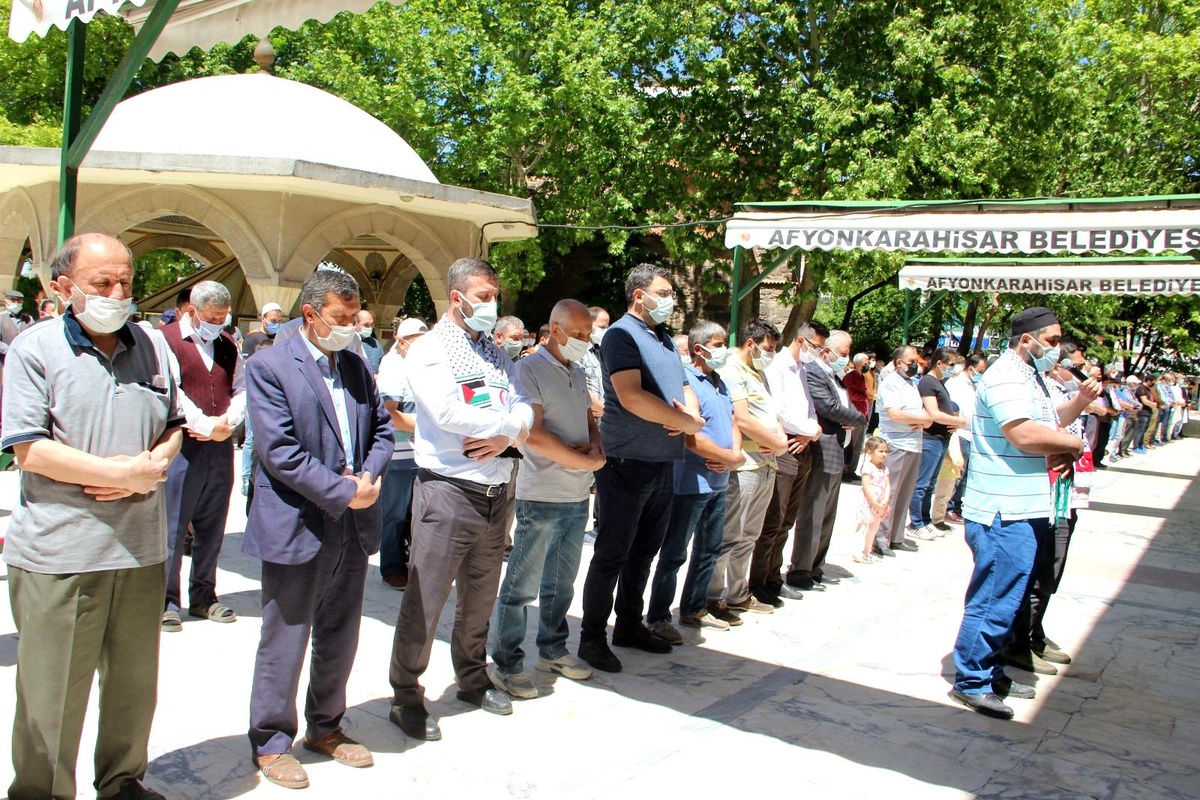 Son dakika... Filistin\'de şehit olan vatandaşlar için Afyonkarahisar\'da gıyabi cenaze namazı kılındı