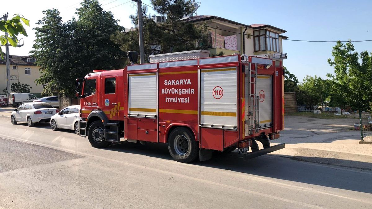 İki katlı evin alt katında çıkan yangın itfaiye tarafından söndürüldü