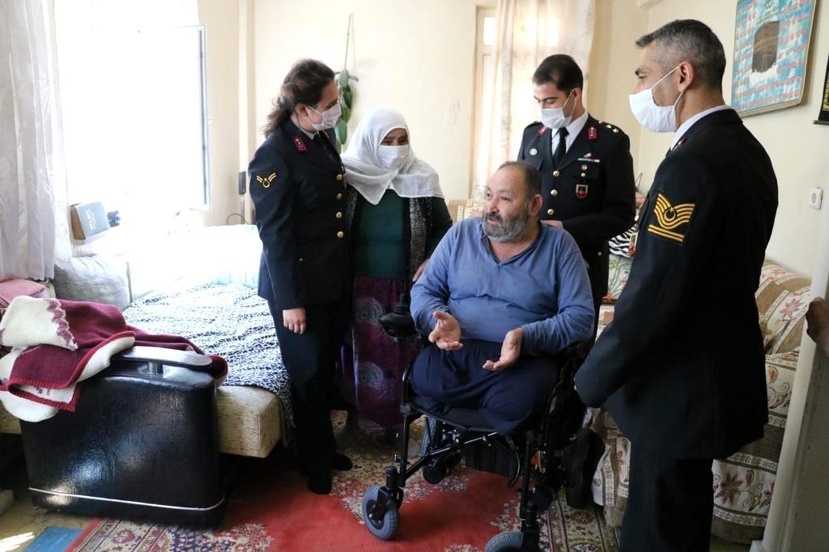 İl Jandarma Komutanlığı\'ndan anlamlı bağış