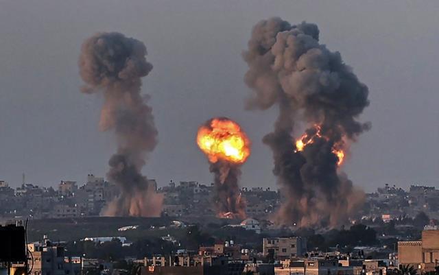 İsrail güçleri, Gazze'ye hava saldırılarına 2 saatlik aranın ardından tekrar başladı - Son Dakika Dünya