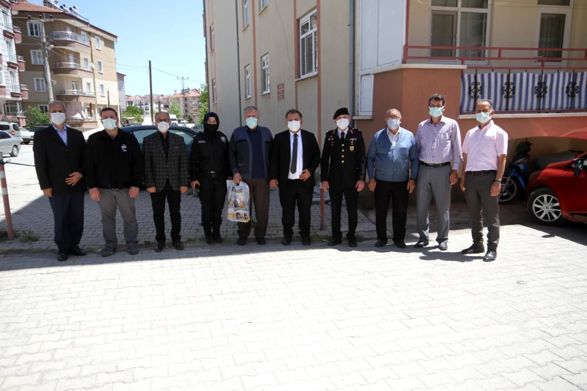 Beyşehir\'de kaymakam ile belediye başkanı şehit yakınları ve gazilerle bayramlaştı