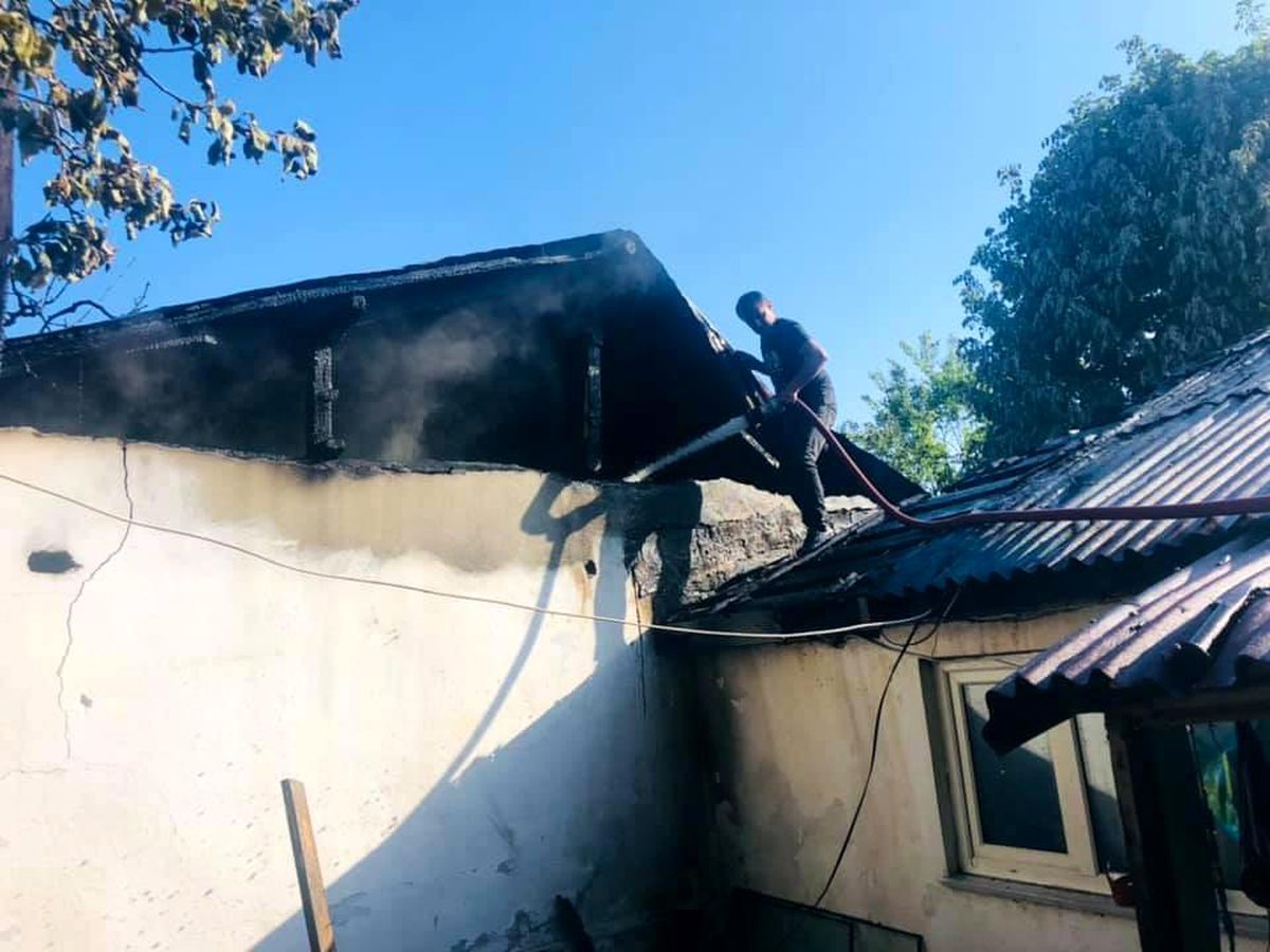 Son dakika haber! Kırklareli\'nde yangın: Ev ve ağıl kullanılmaz hale geldi