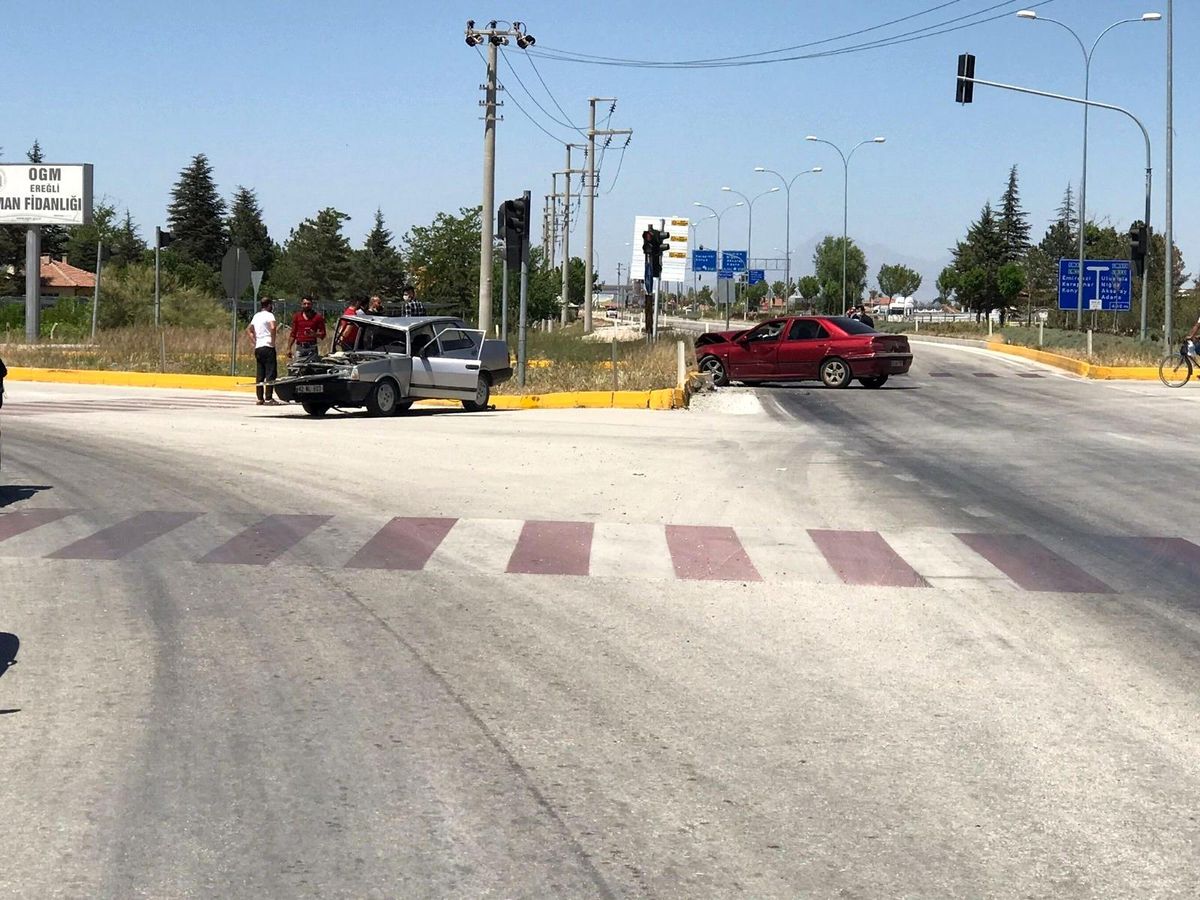 Konya\'da otomobiller çarpıştı: 1 yaralı