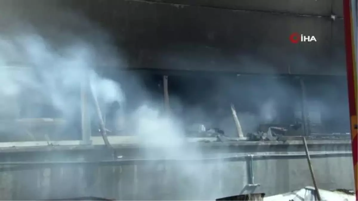 Manisa\'da mobilya fabrikasında çıkan yangın korkuttu
