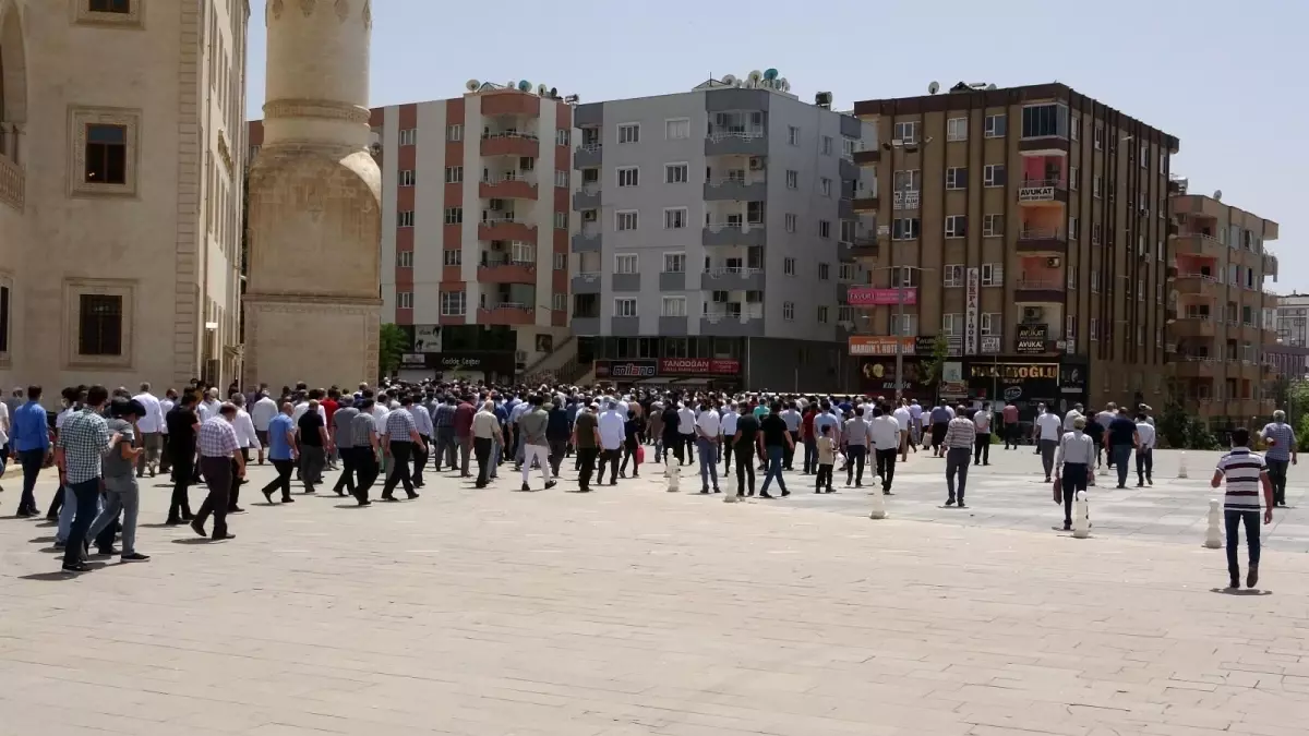 Son dakika gündem: - Mardin\'de İsrail\'in saldırıları sonucu hayatını kaybeden Filistinliler için giyabi cenaze namazı kılındı