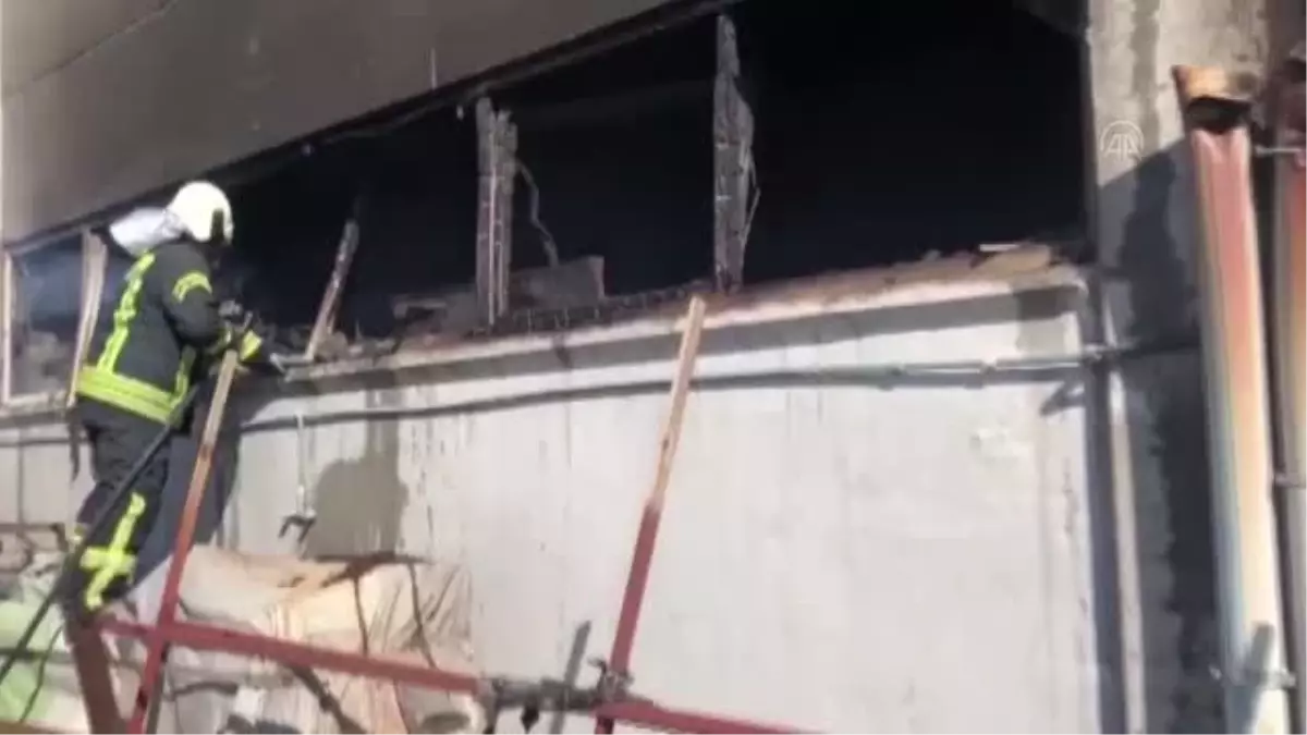 Mobilya mağazasında çıkan yangın söndürüldü