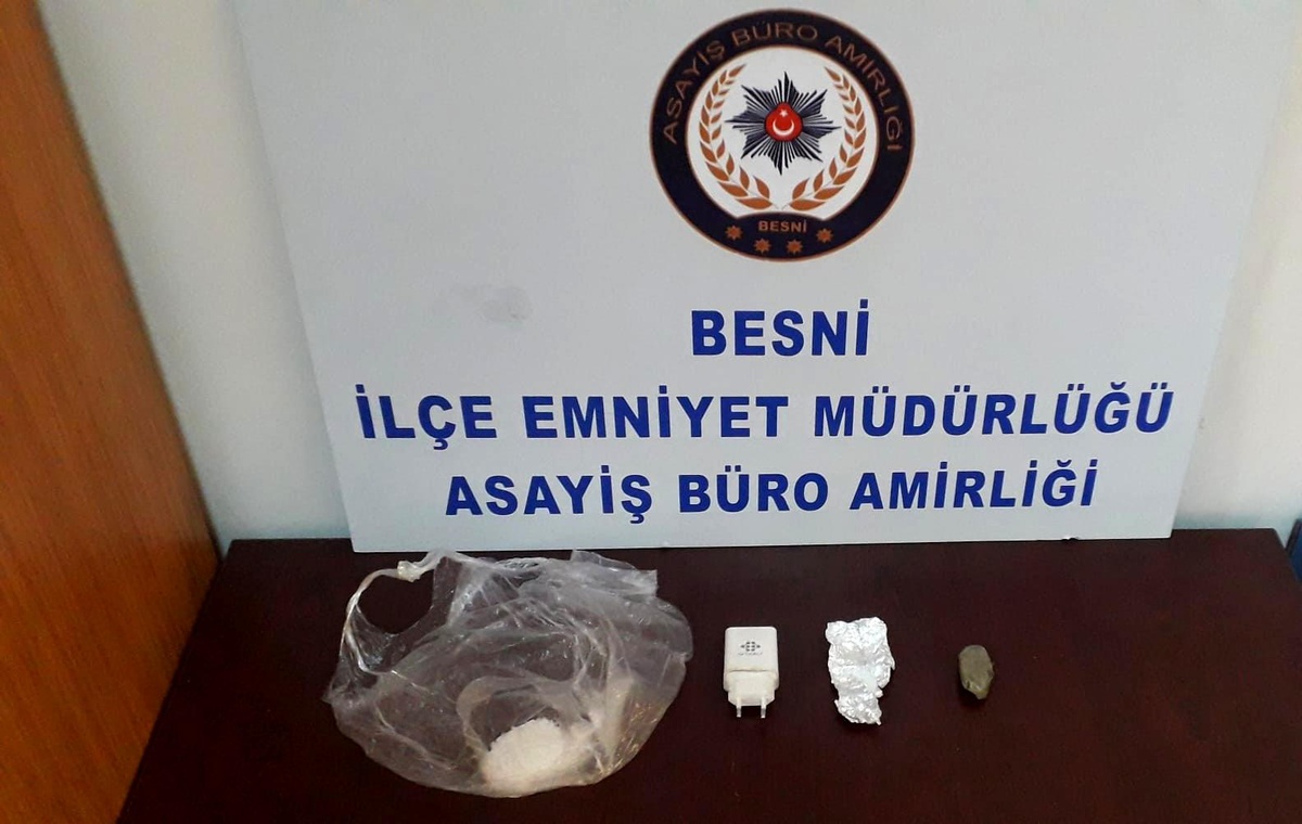 Şarj cihazının içinden uyuşturucu çıktı