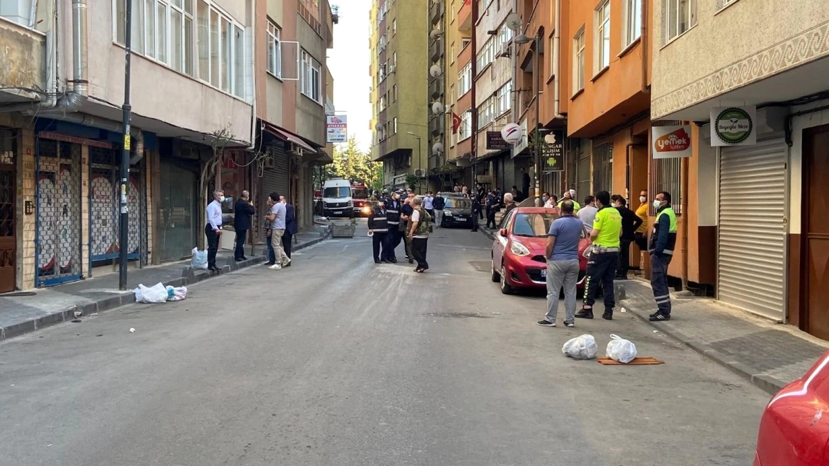 6 katlı bina çökme tehlikesi nedeniyle boşaltıldı - Şişli Kaymakamı Türkel (2)