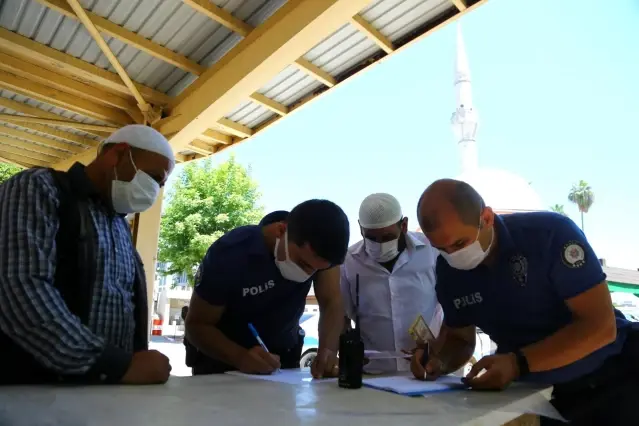 Tam kapanmada mezarlıkta korsan hoca avı...Polis hepsine tek tek dua okuttu