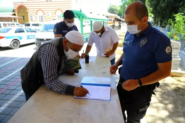 Tam kapanmada mezarlıkta korsan hoca avı...Polis hepsine tek tek dua okuttu