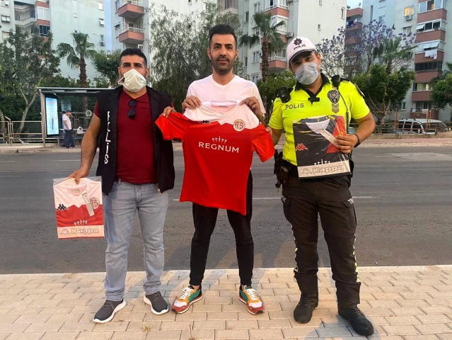 Antalyaspor'dan bayram hediyesi