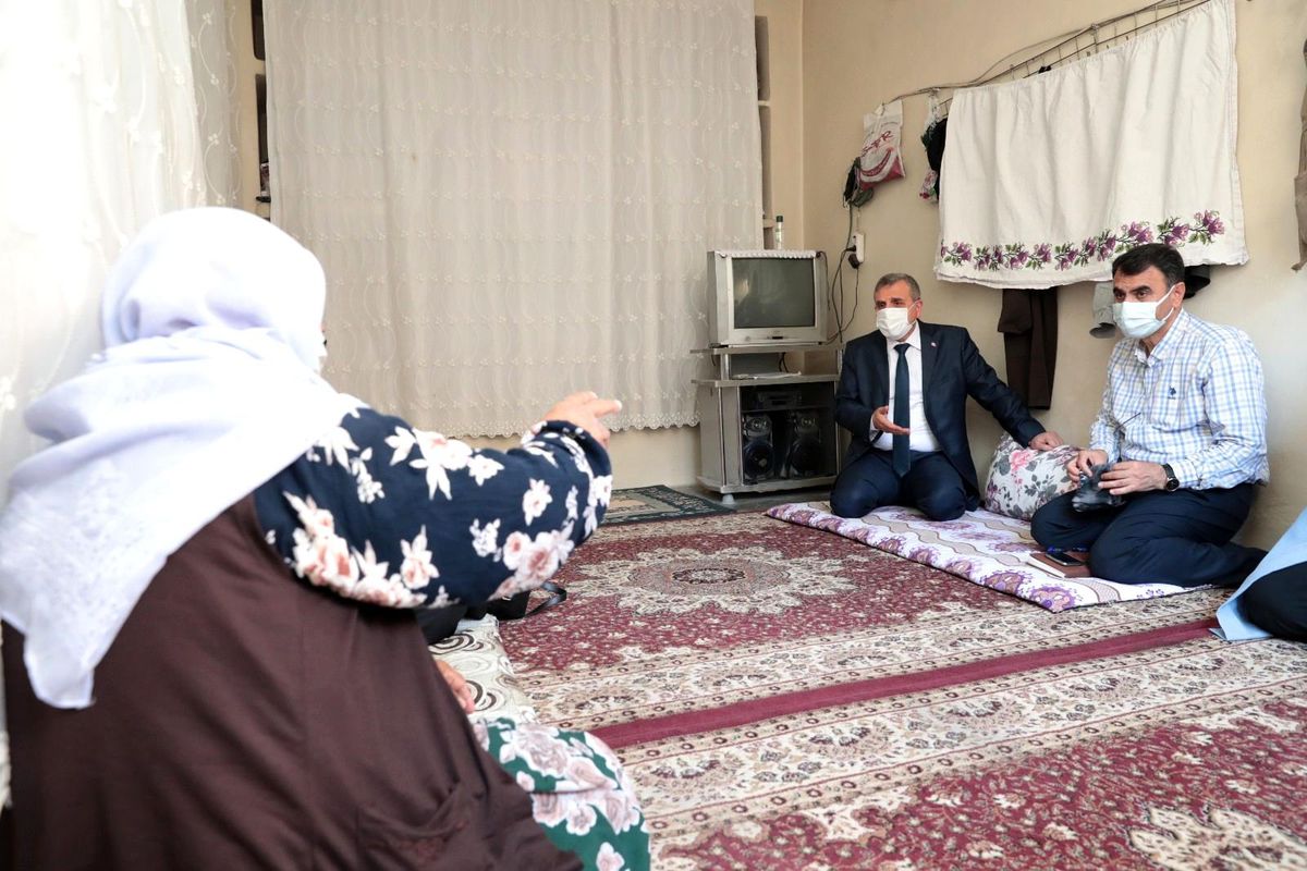 Beyazgül\'den çat kapı ziyareti