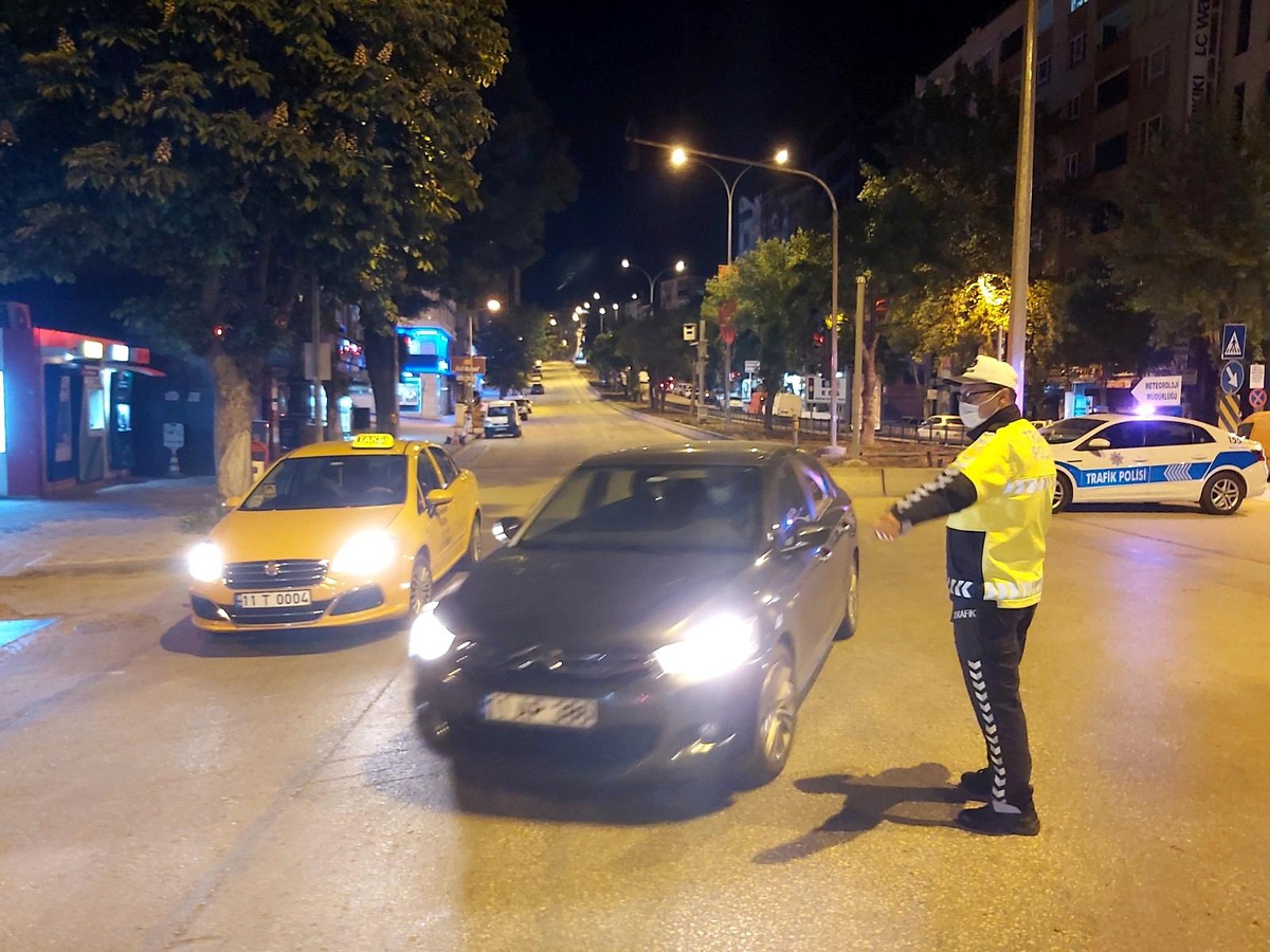Bilecik sokaklarında adeta kuş uçmadı